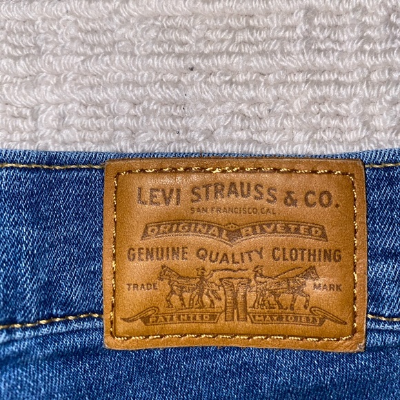 Levi’s “High Rise Straight” Jeans - Picture 4 of 4
